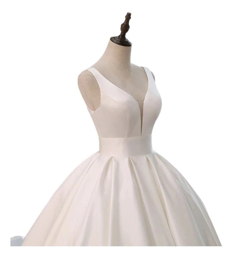 Vestido De Noiva Modelo Decote Profundo Helena