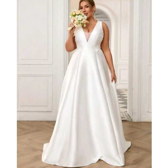 VESTIDO DE NOIVA COM RENDA NAS COSTAS E DECOTE NA FRENTE
