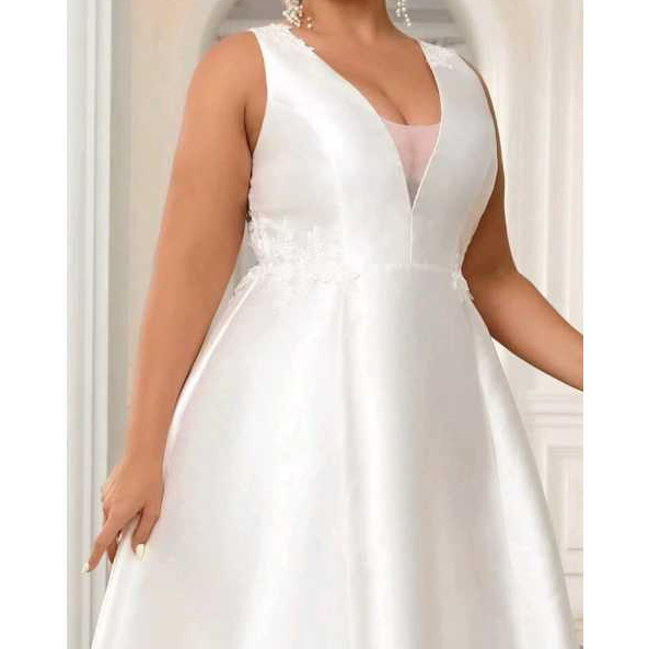 VESTIDO DE NOIVA COM RENDA NAS COSTAS E DECOTE NA FRENTE