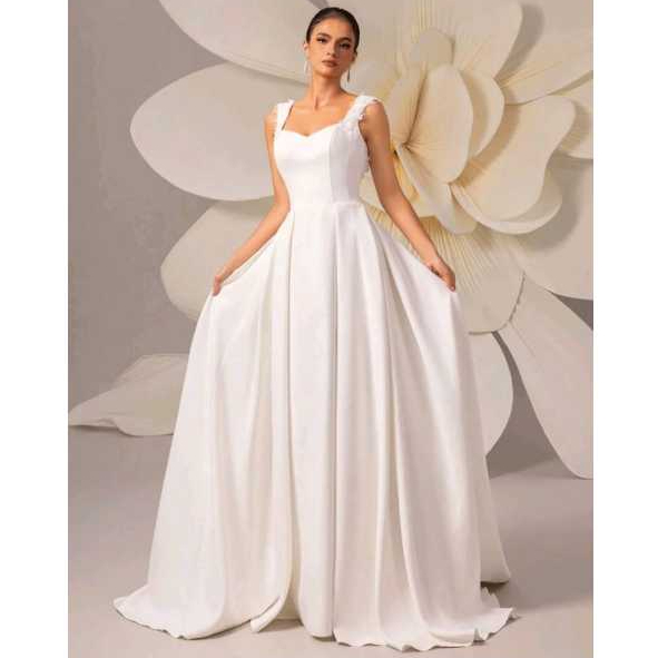 VESTIDO DE NOIVA COM DECOTE NAS COSTAS E RENDA NAS ALÇAS