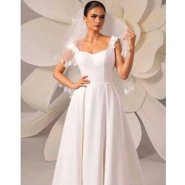 VESTIDO DE NOIVA COM DECOTE NAS COSTAS E RENDA NAS ALÇAS