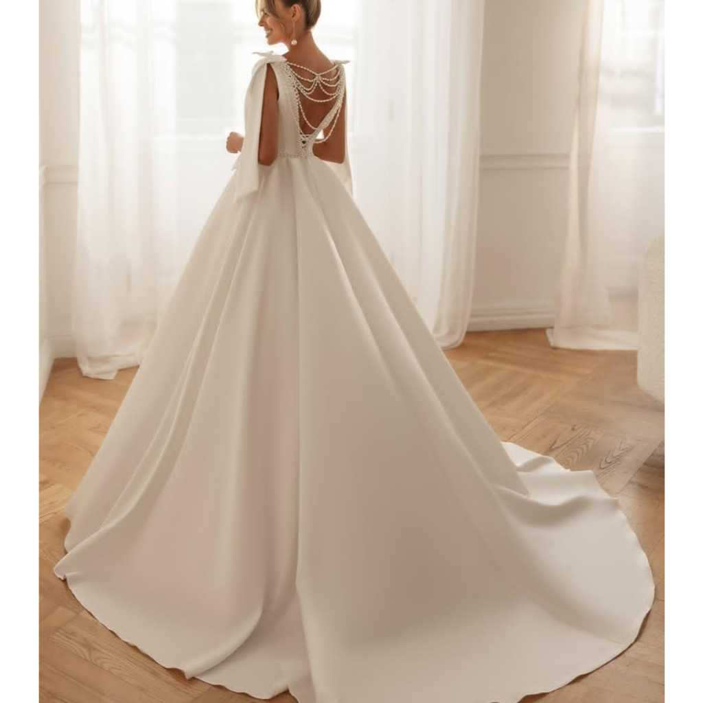 VESTIDO DE NOIVA LONGO MINIMALISTA COM APLICACÃO DE PÉROLAS NO BUSTO