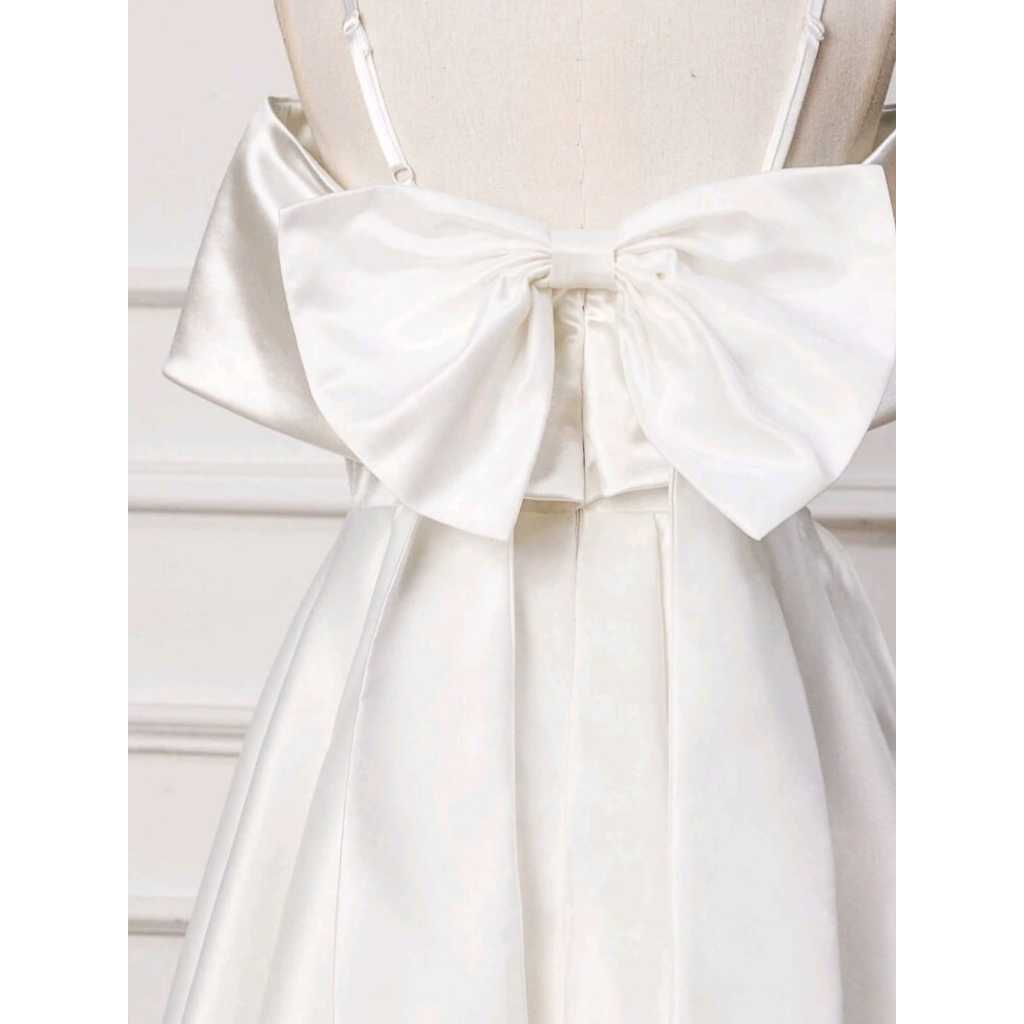 VESTIDO DE NOIVA MINIMALISTA COM ALÇAS E LAÇO