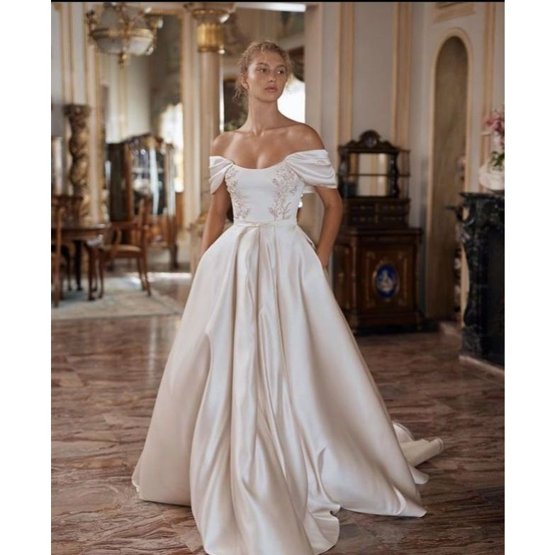 VESTIDO DE NOIVA OMBRO A OMBRO COM RENDA NO BUSTO