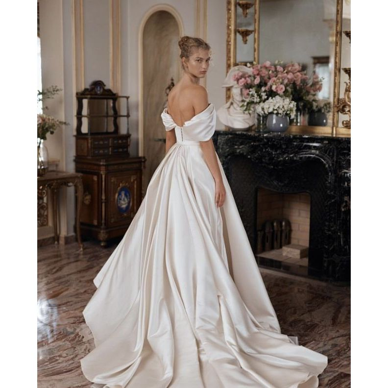 VESTIDO DE NOIVA OMBRO A OMBRO COM RENDA NO BUSTO