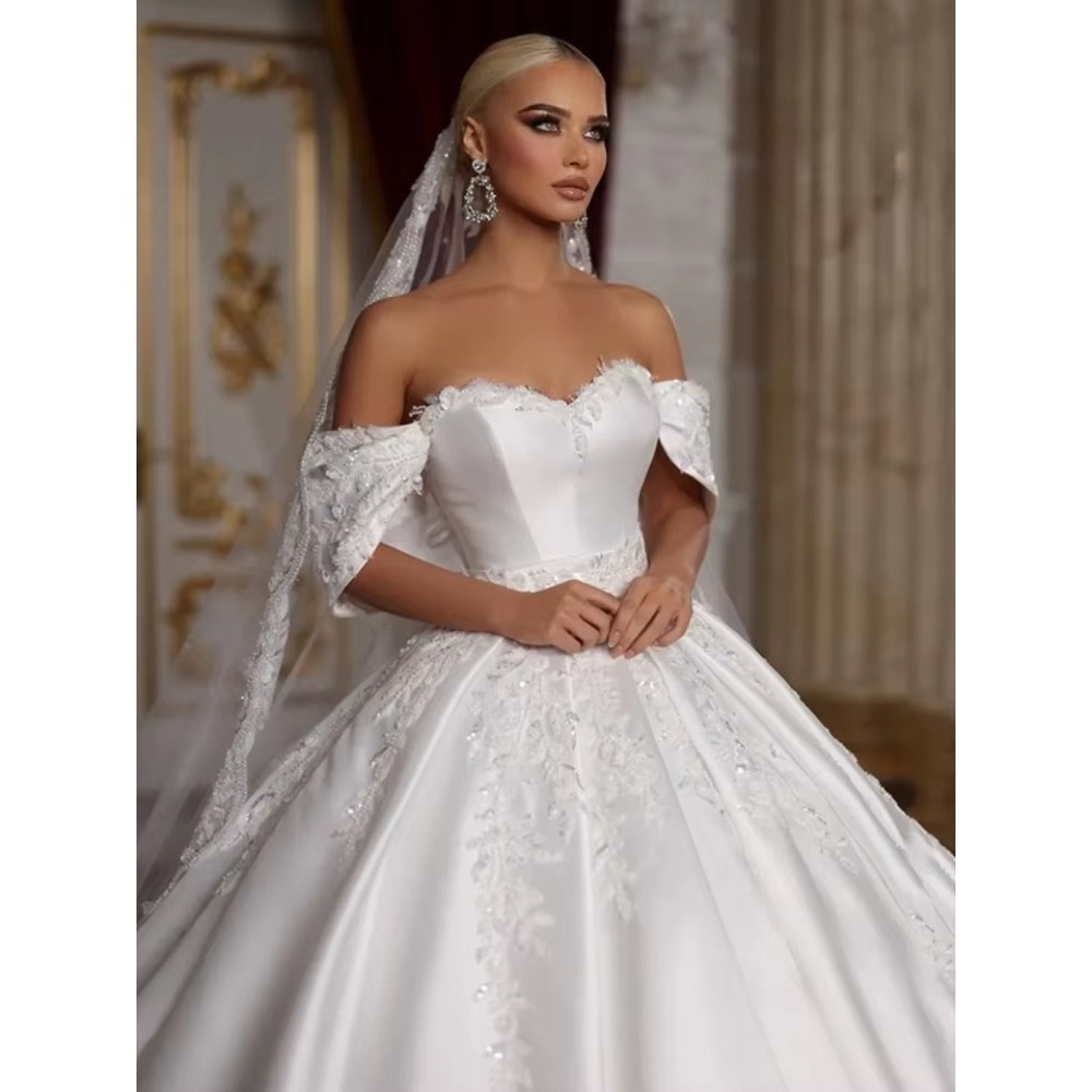 VESTIDO DE NOIVA COM SAIA PRINCESA E ALÇA OMBRO A OMBRO