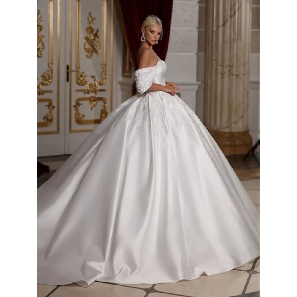 VESTIDO DE NOIVA COM SAIA PRINCESA E ALÇA OMBRO A OMBRO