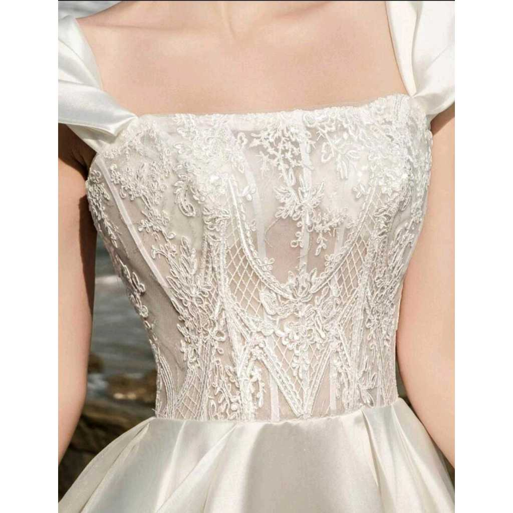 VESTIDO DE NOIVA COM BUSTO EM RENDA
