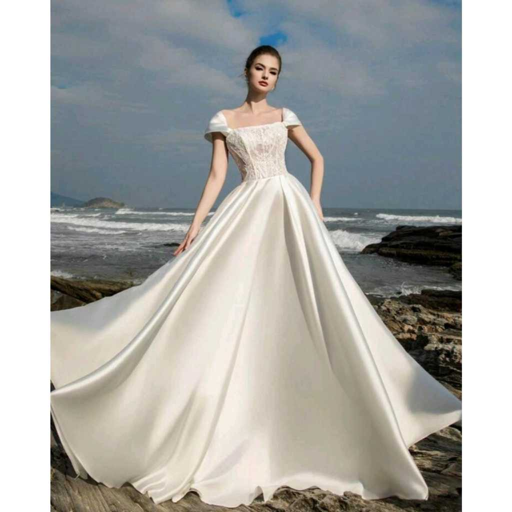 VESTIDO DE NOIVA COM BUSTO EM RENDA
