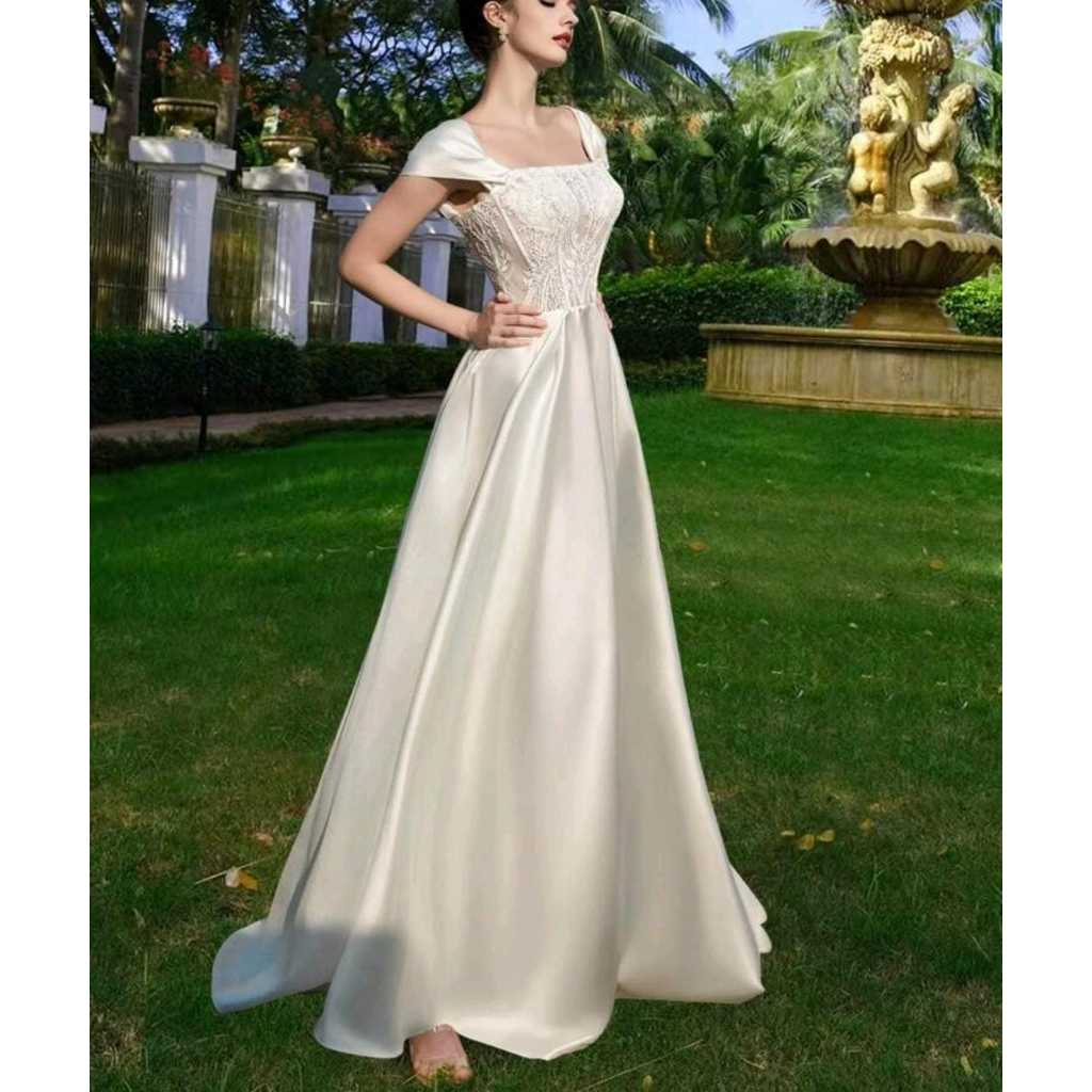 VESTIDO DE NOIVA COM BUSTO EM RENDA