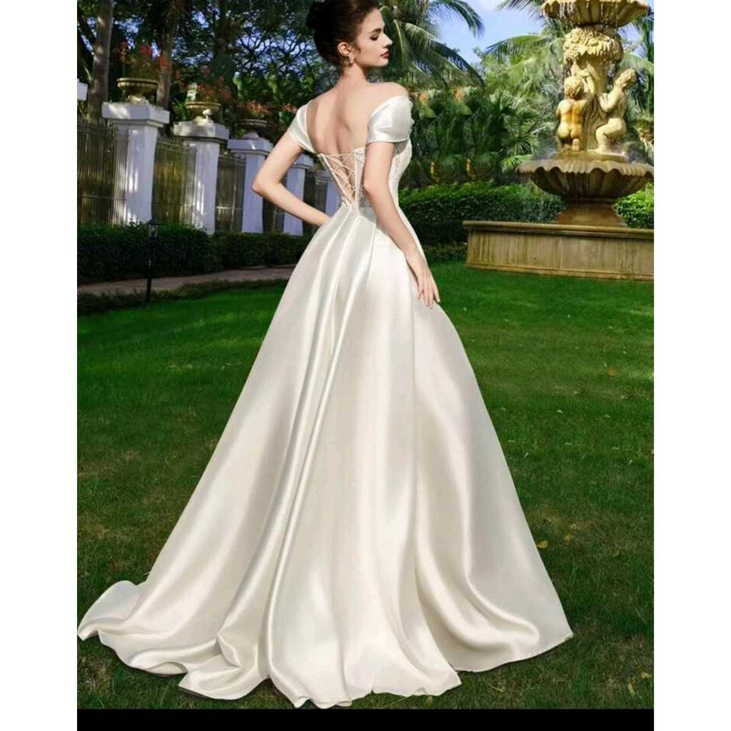 VESTIDO DE NOIVA COM BUSTO EM RENDA