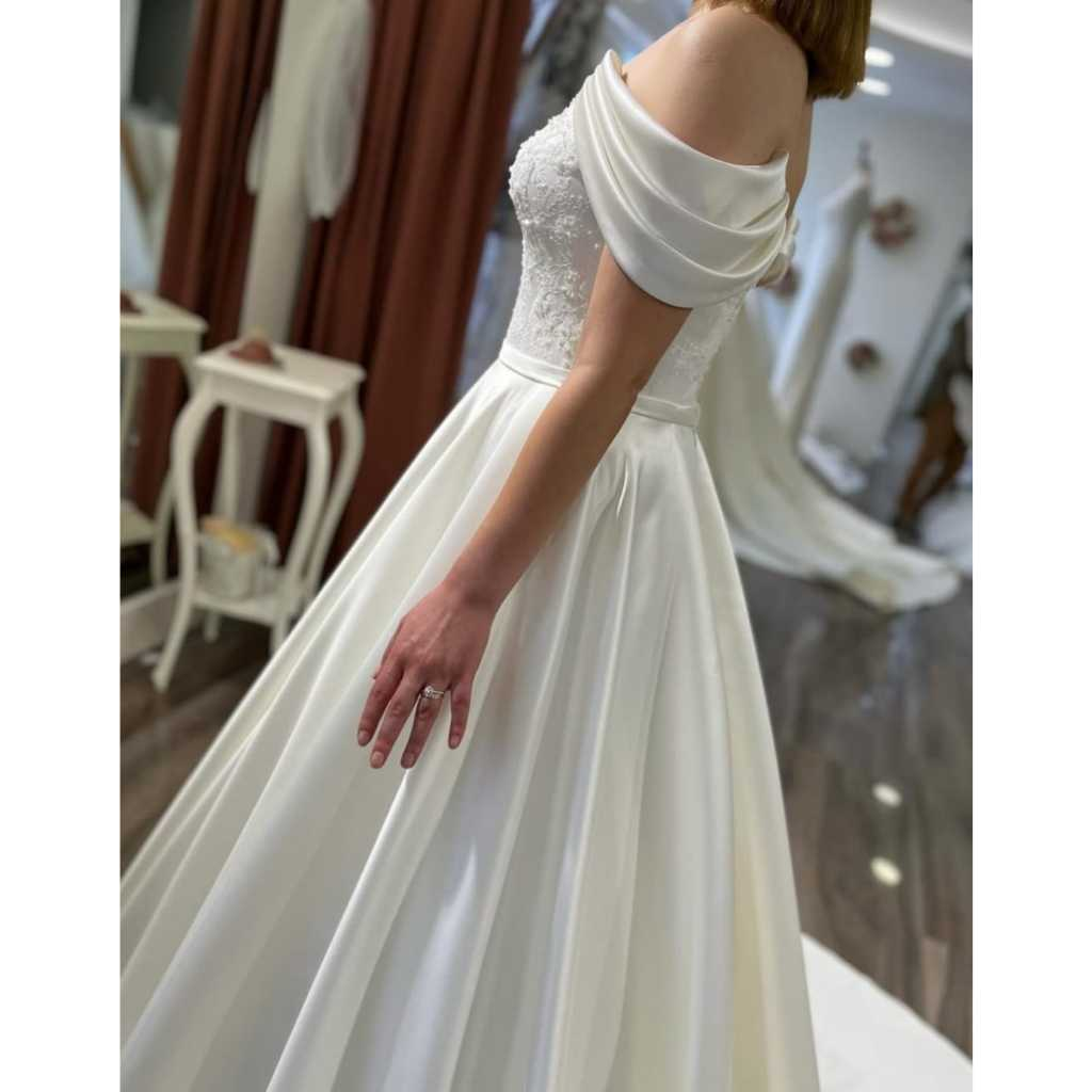 VESTIDO DE NOIVA OMBRO A OMBRO COM BUSTO BORDADO