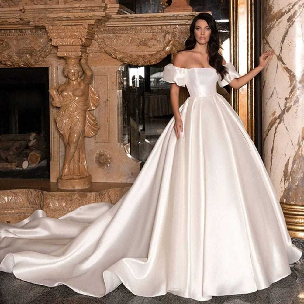 VESTIDO DE NOIVA COM MANGAS E DECOTE OMBRO A OMBRO