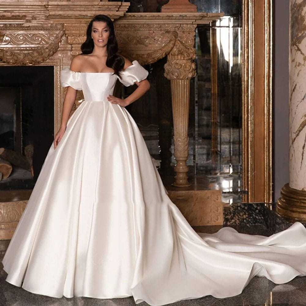 VESTIDO DE NOIVA COM MANGAS E DECOTE OMBRO A OMBRO