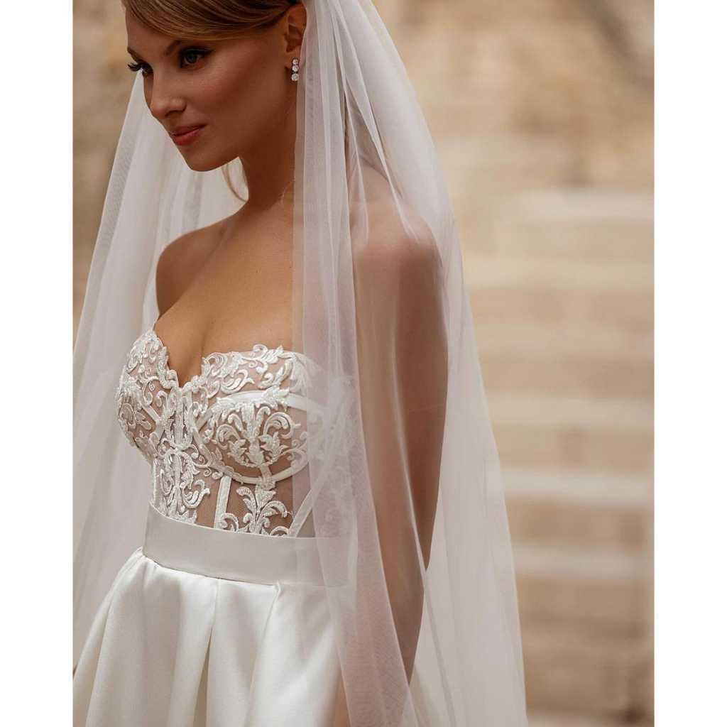 VESTIDO DE NOIVA COM BUSTO EM RENDA SEM ALÇAS