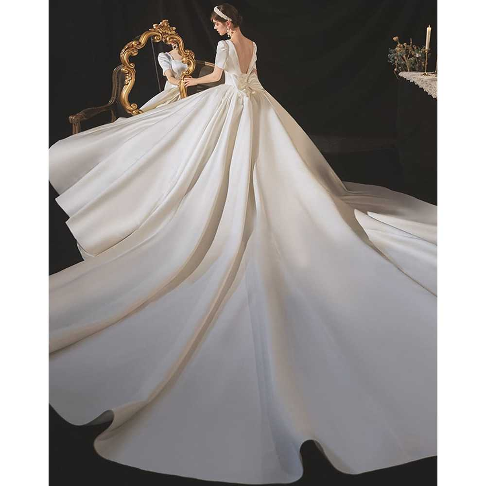 VESTIDO DE NOIVA COM MANGAS E DECOTE NAS COSTAS
