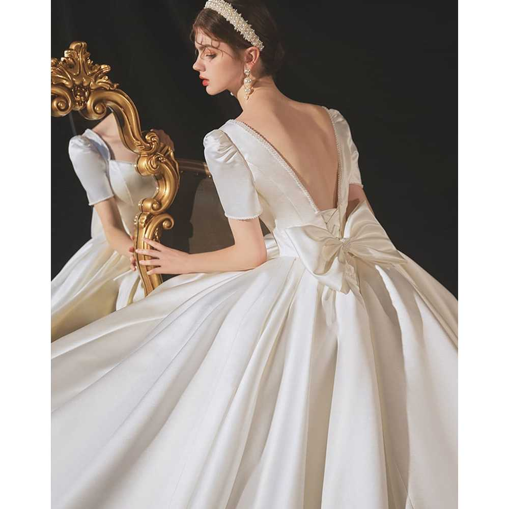 VESTIDO DE NOIVA COM MANGAS E DECOTE NAS COSTAS