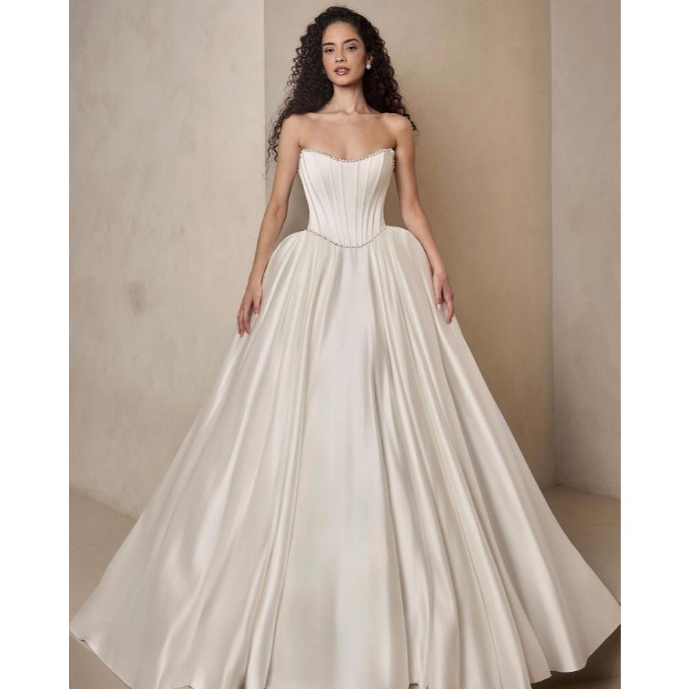 VESTIDO DE NOIVA COM CORPETE E PÉROLAS