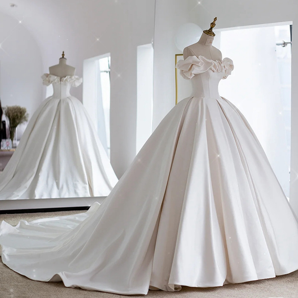 VESTIDO DE NOIVA COM MANGAS E DECOTE OMBRO A OMBRO