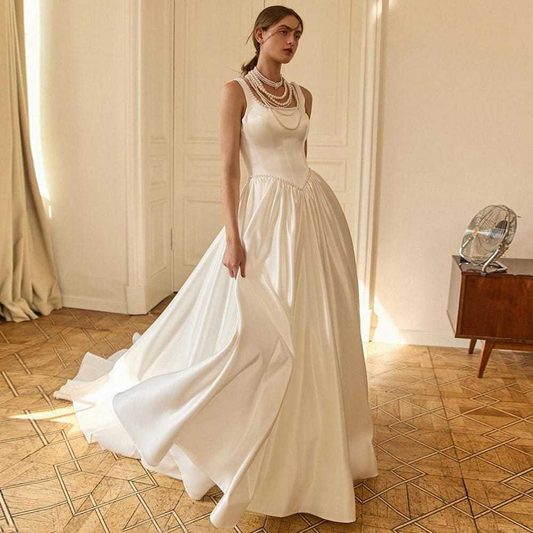 VESTIDO DE NOIVA COM ALÇAS LARGAS E PÉROLAS