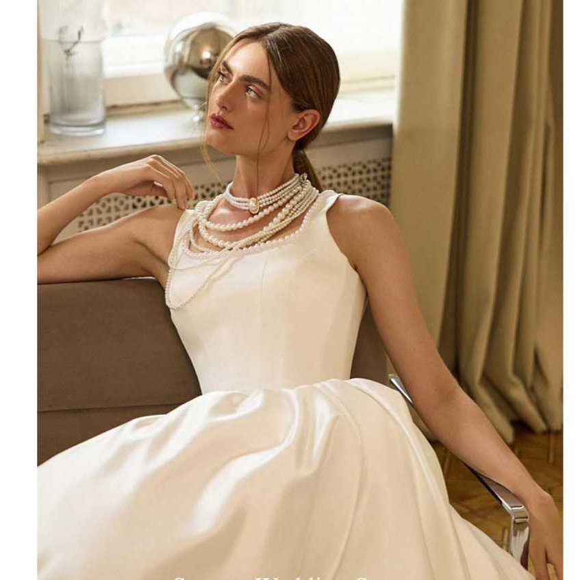 VESTIDO DE NOIVA COM ALÇAS LARGAS E PÉROLAS