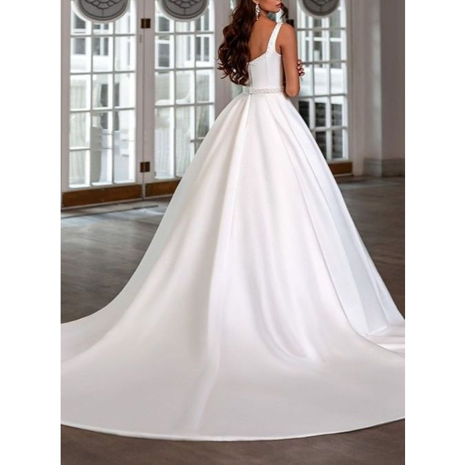 VESTIDO DE NOIVA BORDADO COM DECOTE QUADRADO