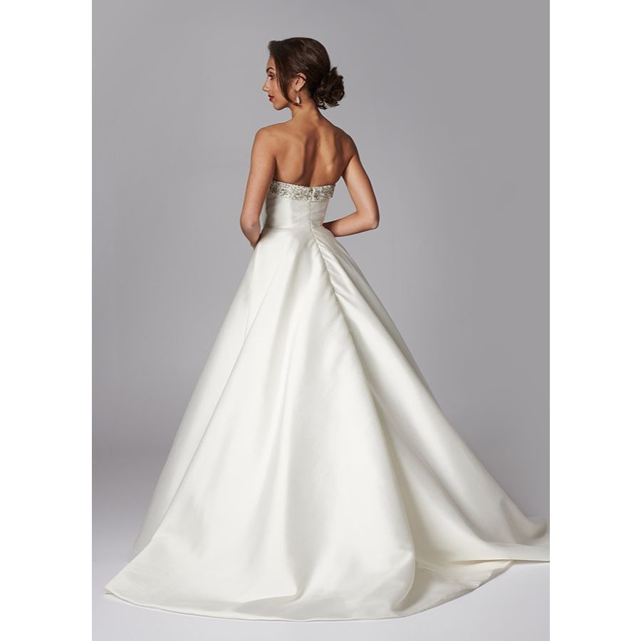 VESTIDO DE NOIVA TOMARA QUE CAIA COM BORDADO
