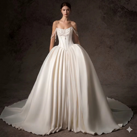 VESTIDO DE NOIVA COM APLICAÇÃO DE PÉROLAS