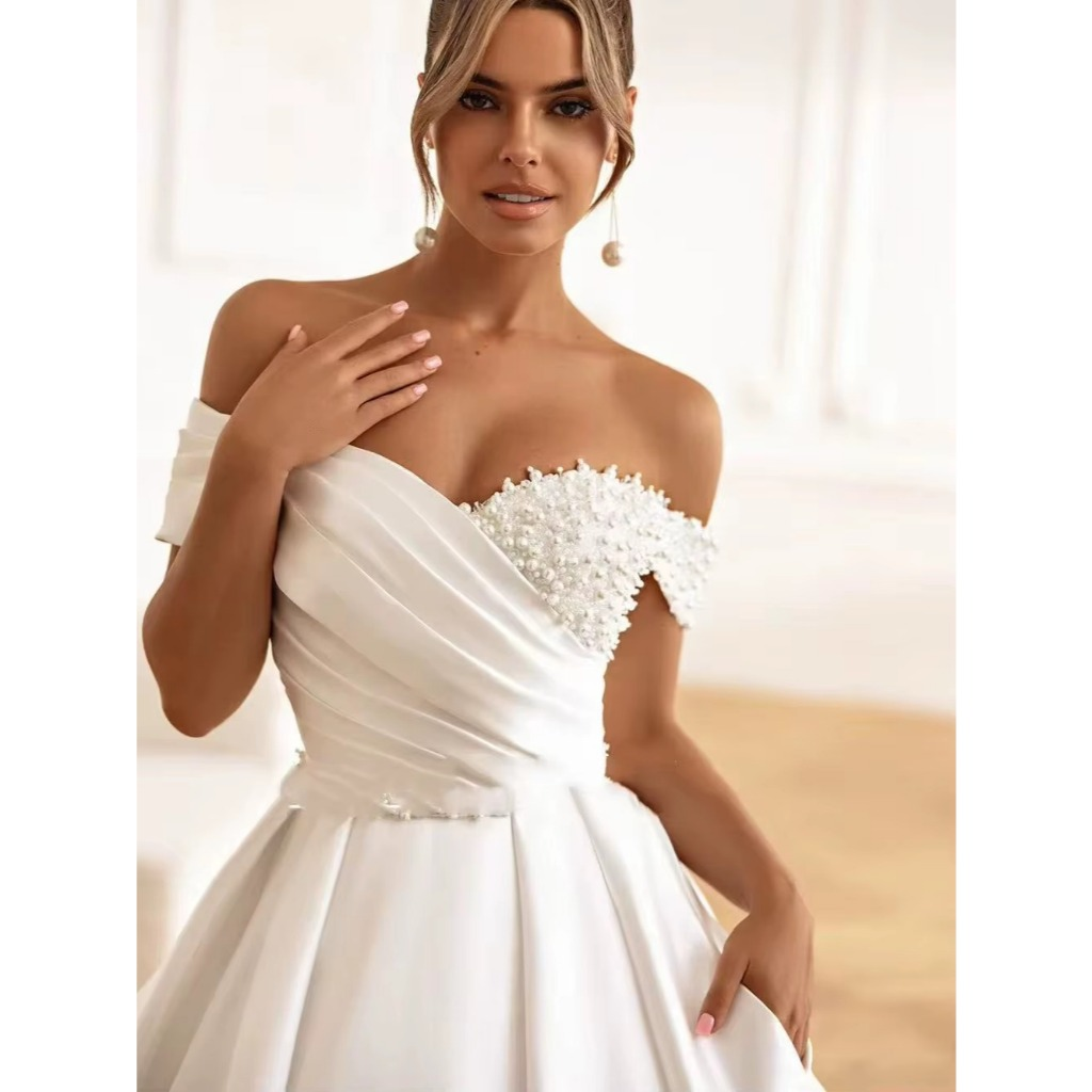 VESTIDO DE NOIVA OMBRO A OMBRO COM BORDADO EM PÉROLAS MODELO LUCY
