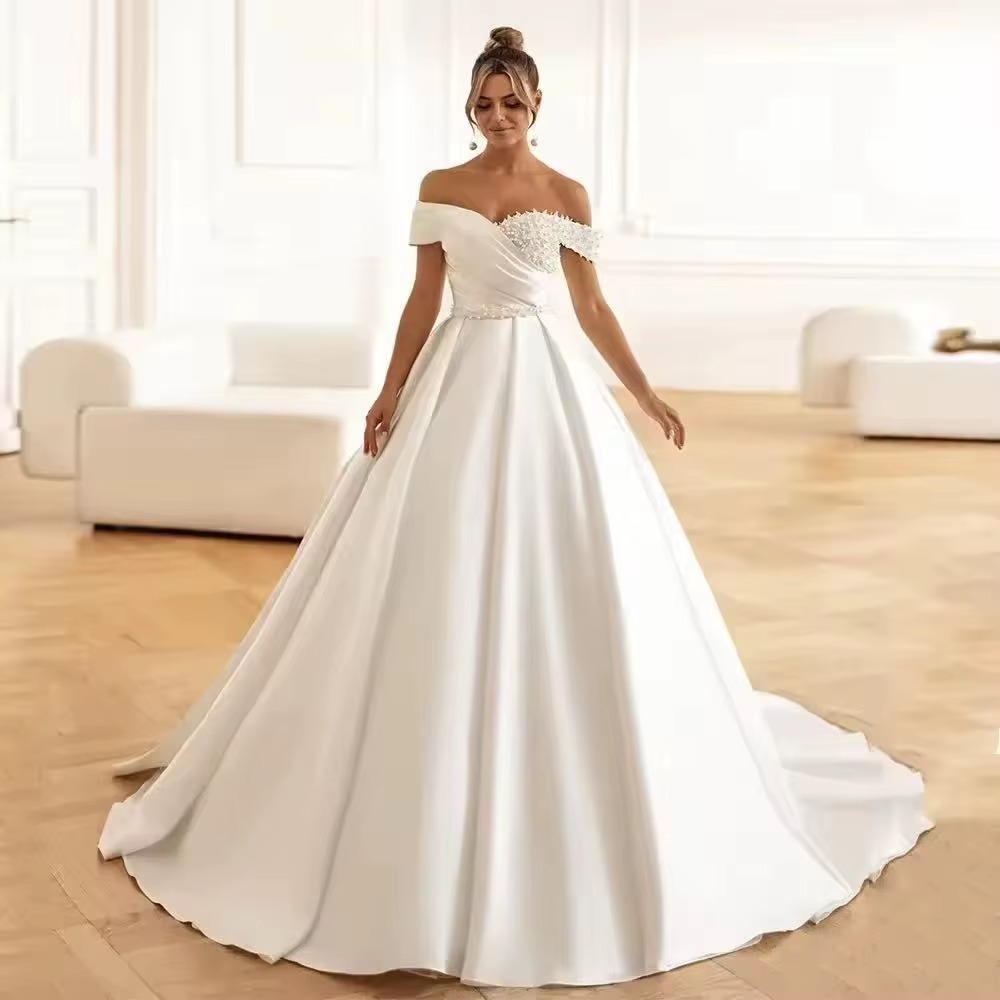 VESTIDO DE NOIVA OMBRO A OMBRO COM BORDADO EM PÉROLAS MODELO LUCY