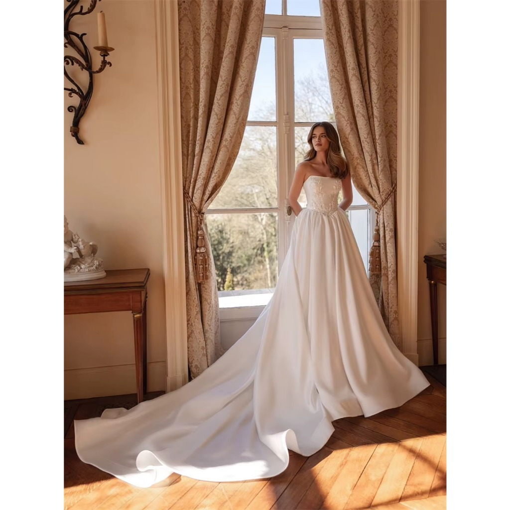 VESTIDO DE NOIVA TOMARA QUE CAIA COM BORDADO