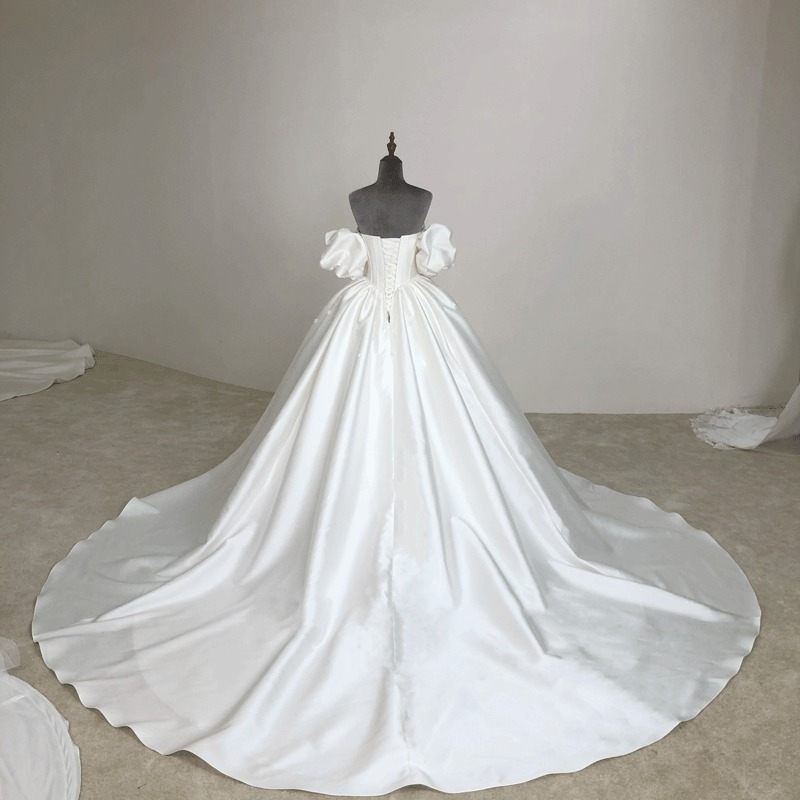 VESTIDO DE NOIVA COM MANGAS BUFANTES E PÉROLAS MODELO KELLY
