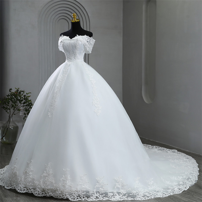 VESTIDO DE NOIVA OMBRO A OMBRO COM RENDA