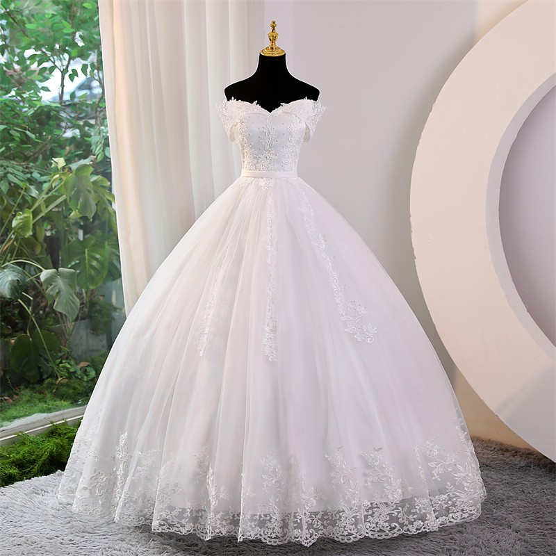 VESTIDO DE NOIVA OMBRO A OMBRO COM RENDA
