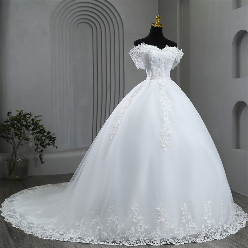 VESTIDO DE NOIVA OMBRO A OMBRO COM RENDA