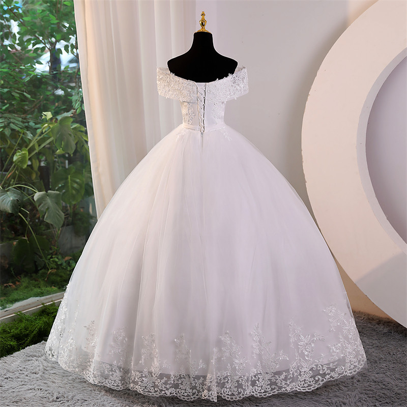 VESTIDO DE NOIVA OMBRO A OMBRO COM RENDA